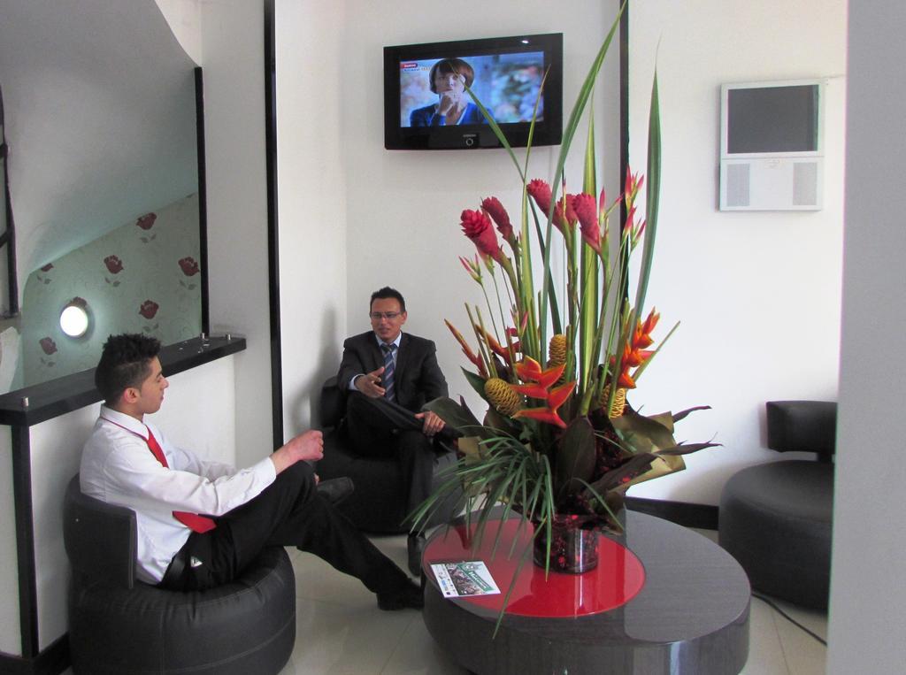Hotel American Deluxe Bogota Bagian luar foto