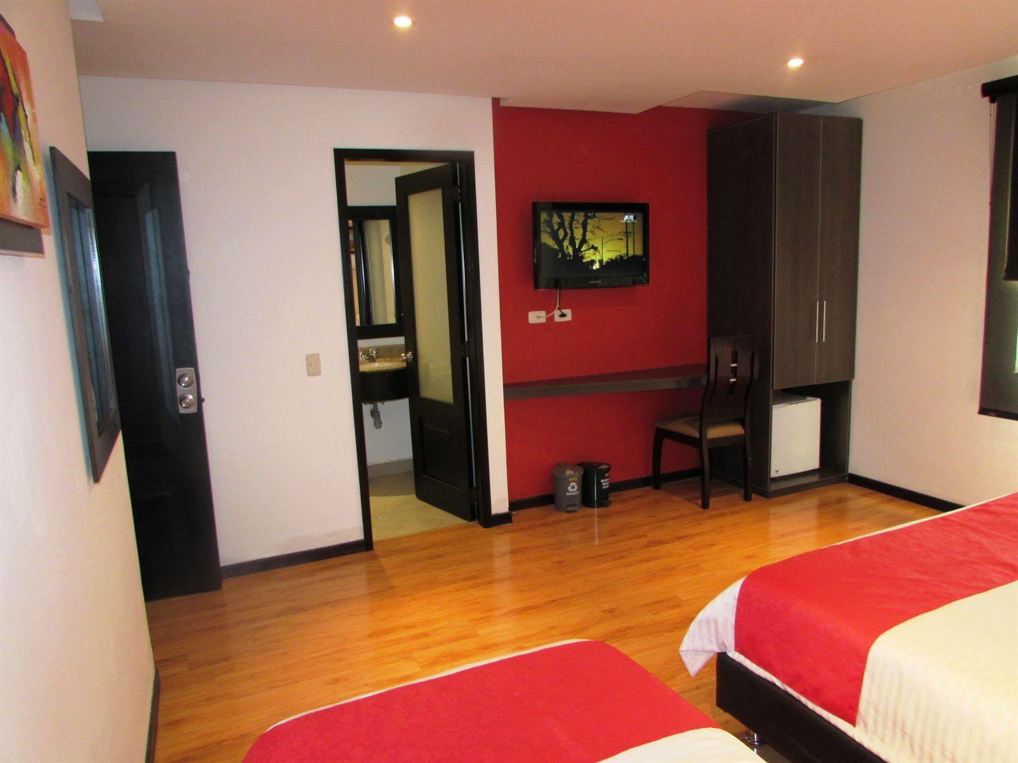 Hotel American Deluxe Bogota Bagian luar foto
