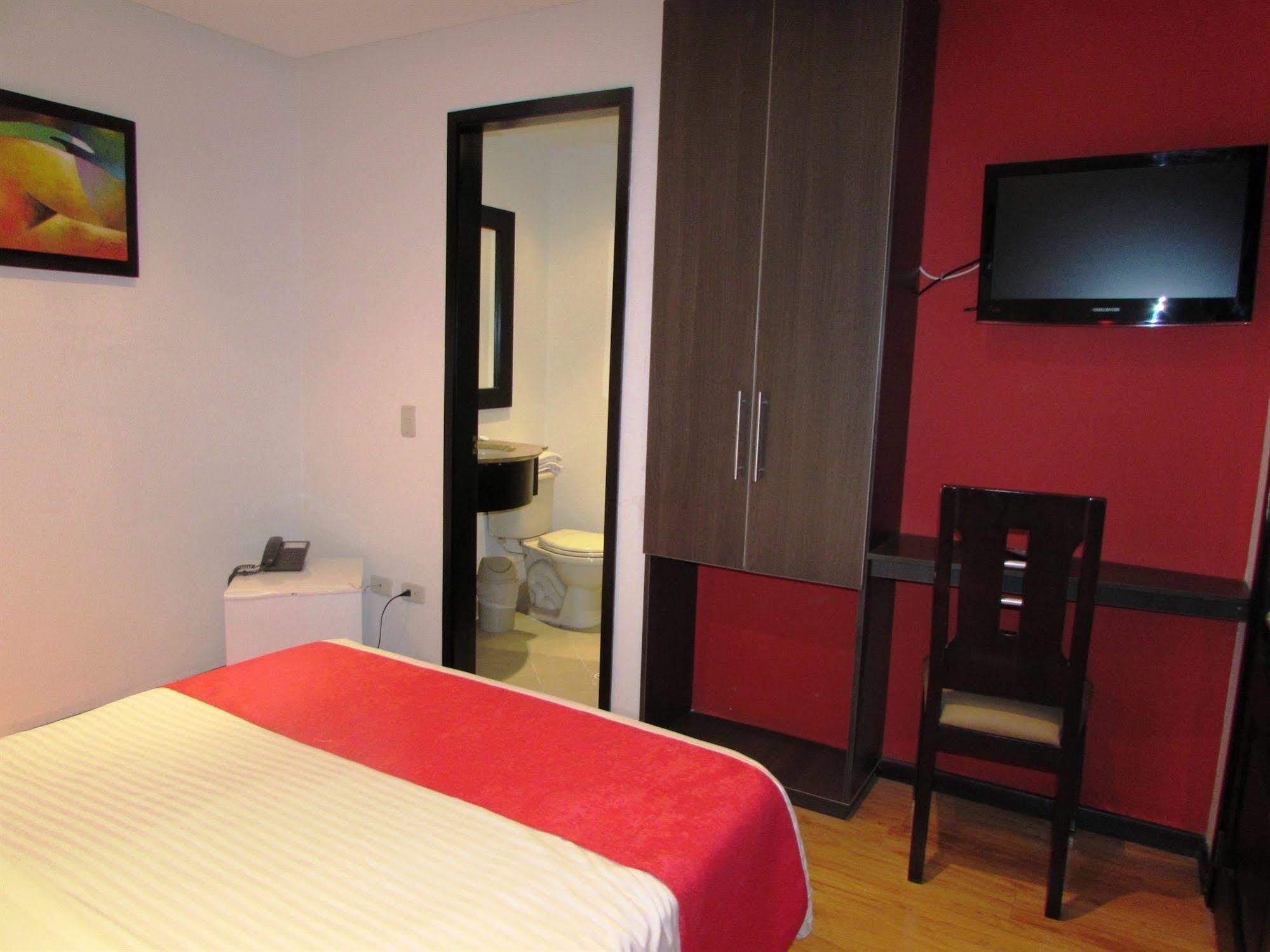 Hotel American Deluxe Bogota Bagian luar foto